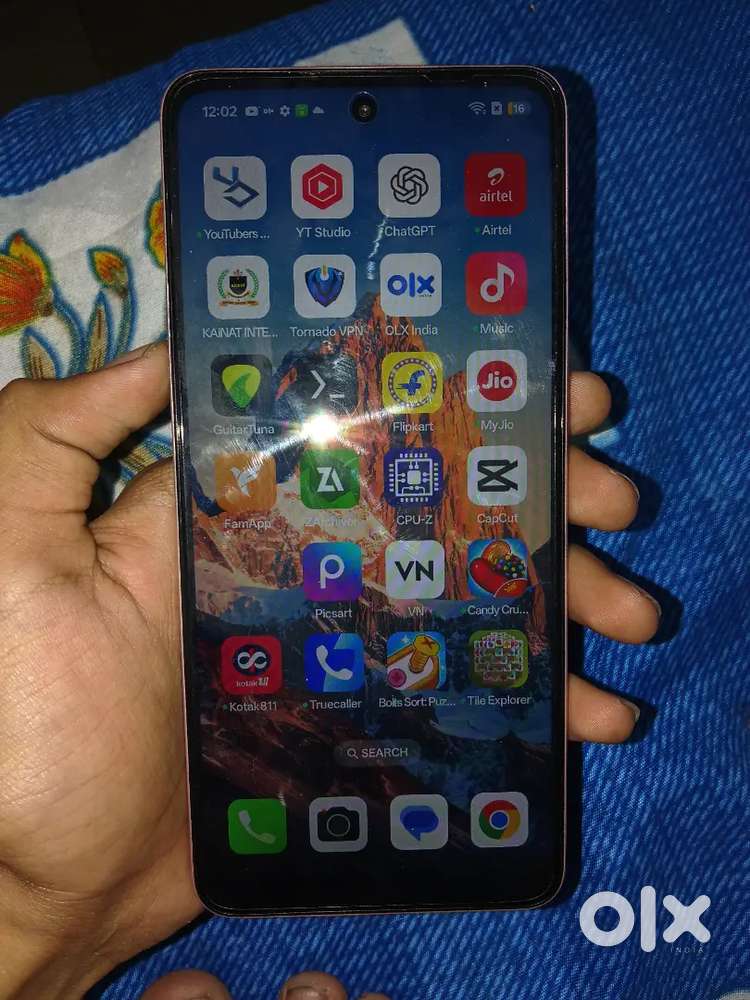 2 month purana h phone poora new h 6/128 me with bill box charger