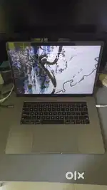 Apple Macbook Pro 15.4 inch i7 16gb + 256gb 2018