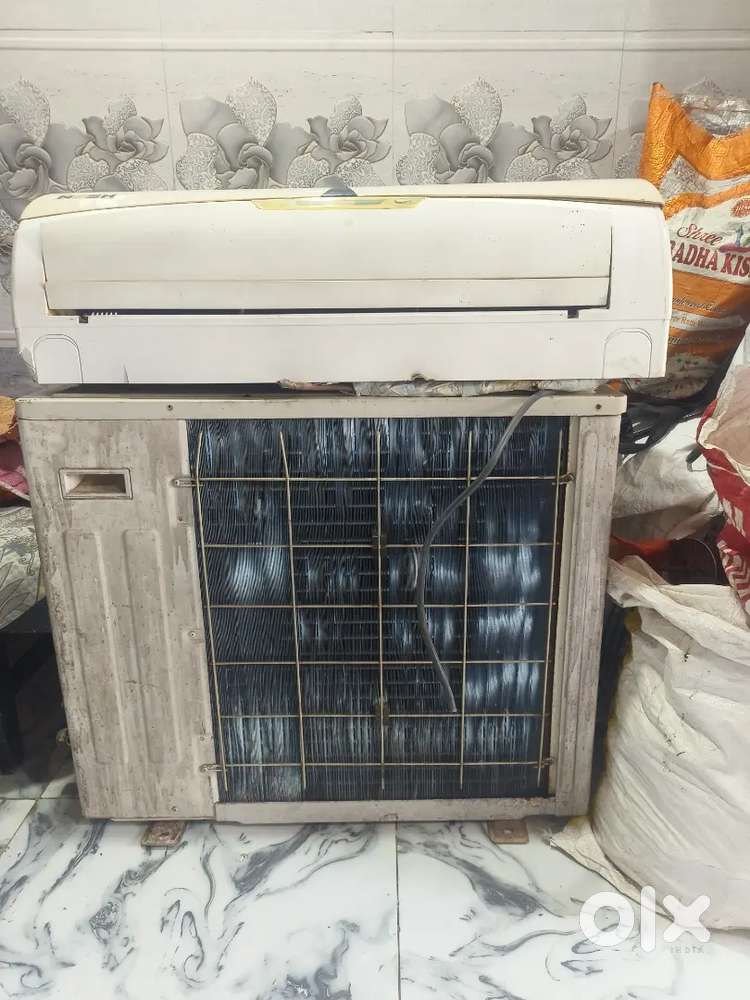 AC YOUR OLD AC તમારું જૂનું એસી સ્ક્રેપ આપવા માટે અમારો સંપર્ક કરો.