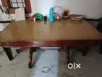 Dining table of 6 seater size Premium build quality of Sheesham wood