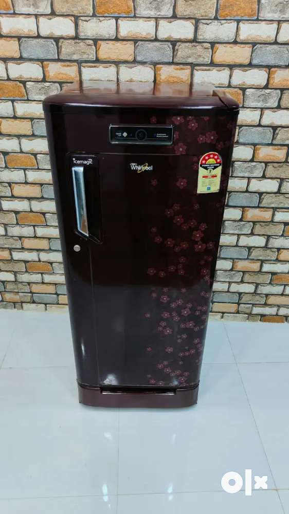 Whirlpool 5 star  single door fridge in very gud condition @ 8999