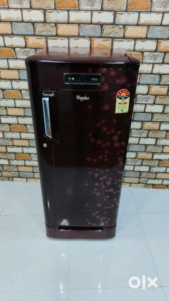 Whirlpool 5 star  single door fridge in very gud condition @ 8999