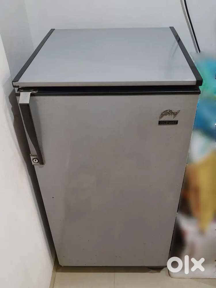 Godrej Fridge 165L capacity in good condition [not functioning]