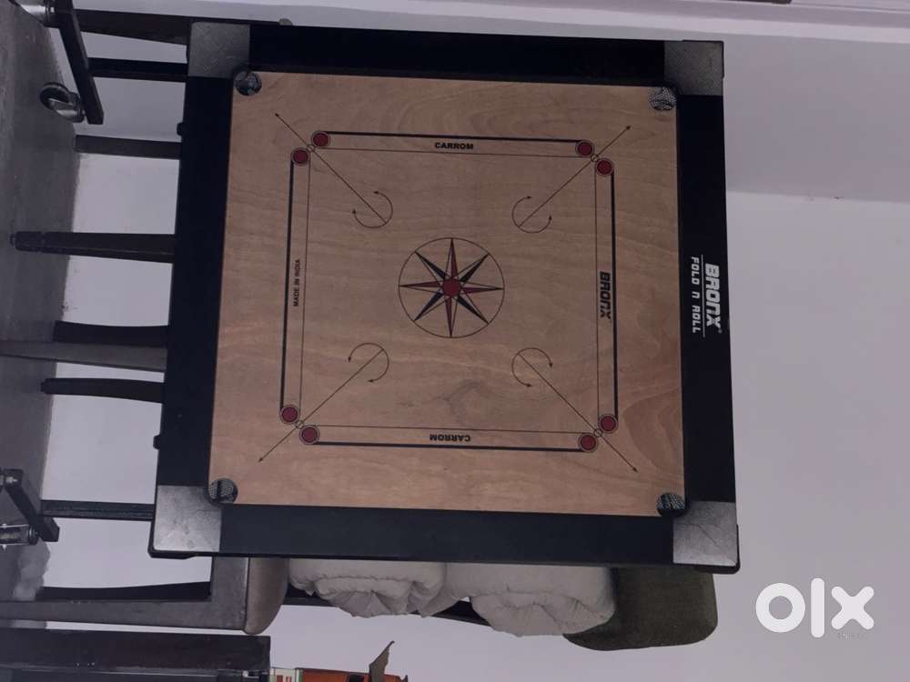 Carrom board