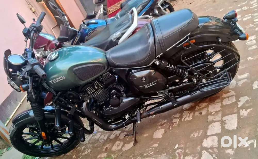 Yezdi Roadster 334cc in a new condition