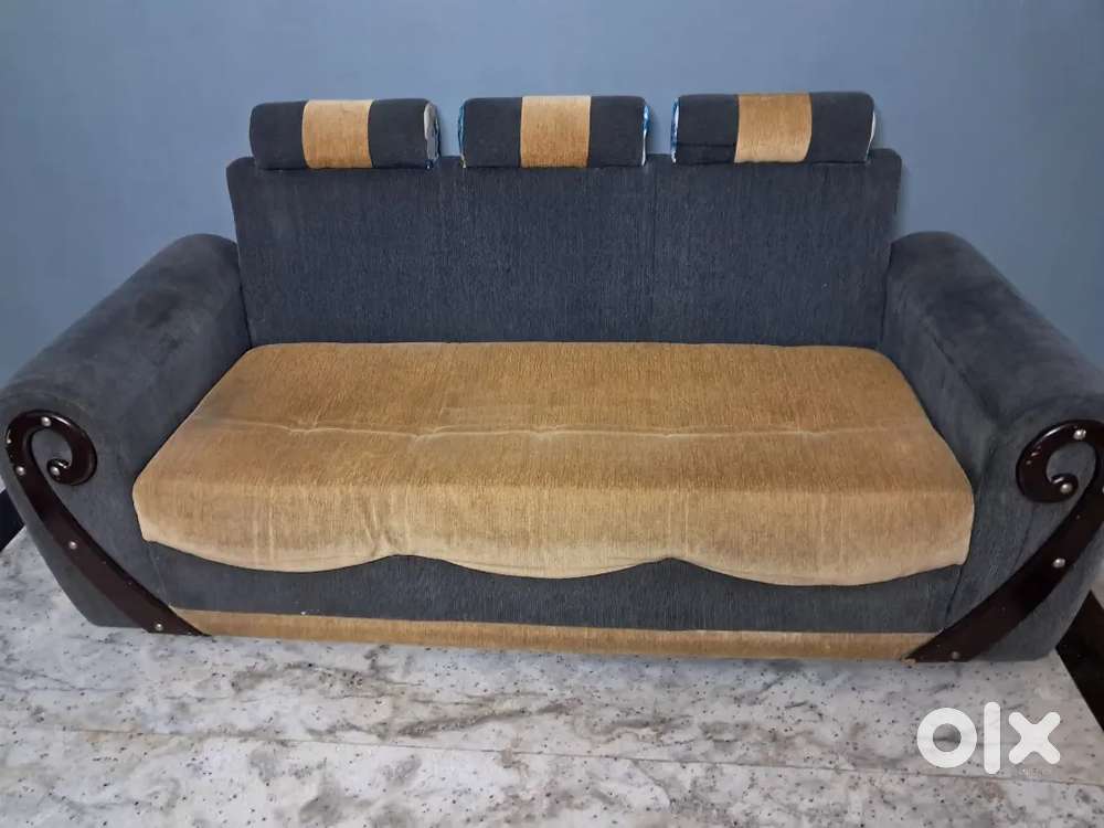 Modern sofa with good color and comfort.