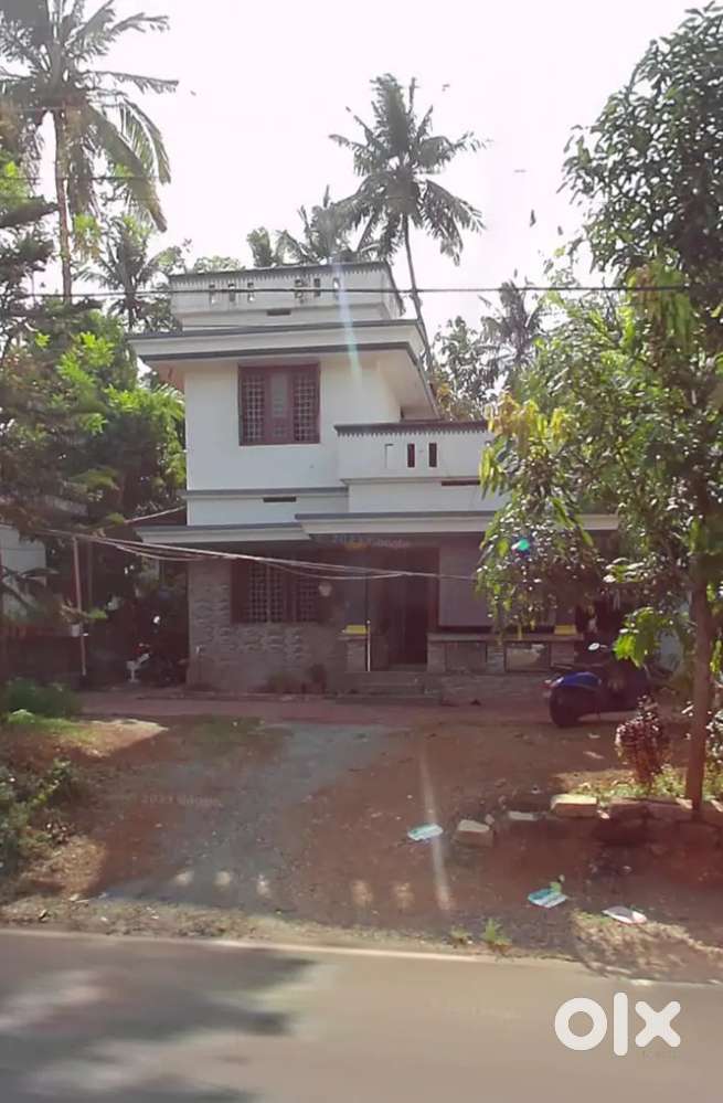 House and land for salechoondal-guruvayur-kunnamkulam road side
