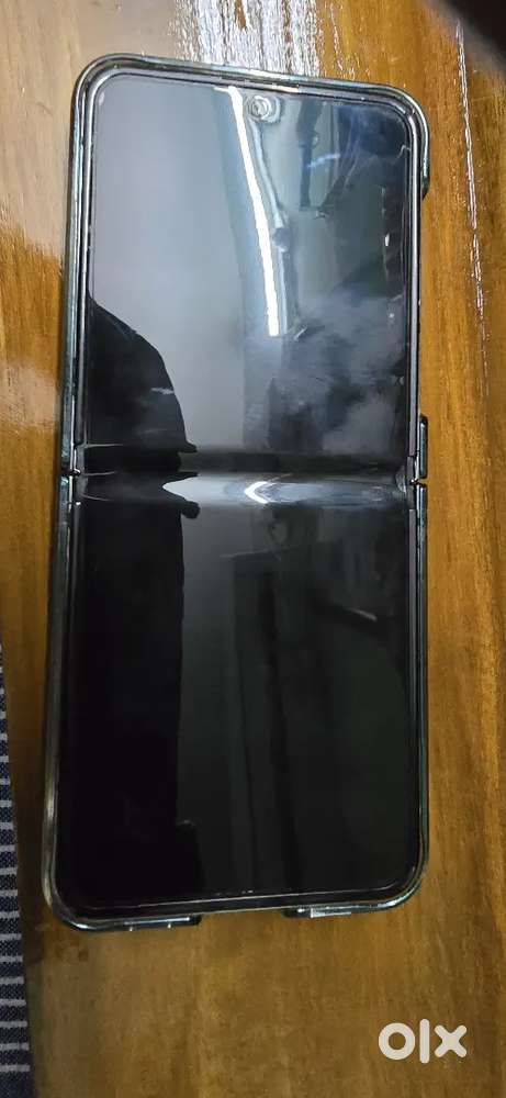 Samsung Galaxy Z Flip 5 8GB Ram 256 GB Storage