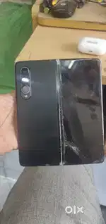 Samsung z fold 3 andar bahar ka display band hai