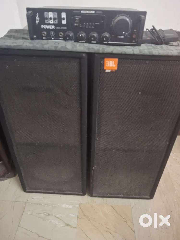 Speakers with amplifier