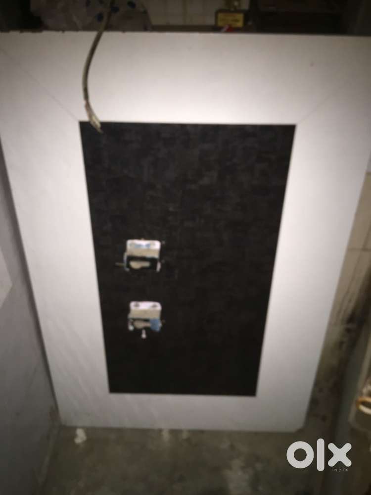 tv frame  hai kisi ko chaiye to fast msg kare