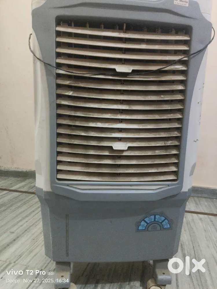 Plastic cooler for summers