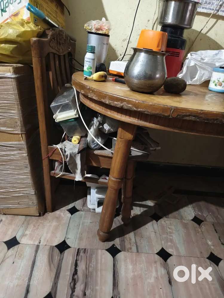 Dinning table with four chairs wooden