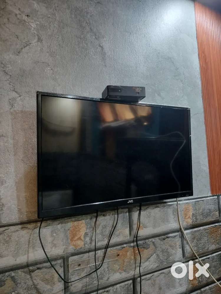 32LED TV 3500/- hotel used tv