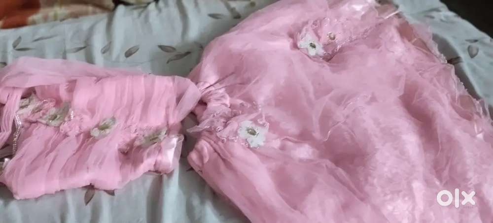 Crop top pink  colour new hai 5se 6 sal k liy new hai 1 t pahna