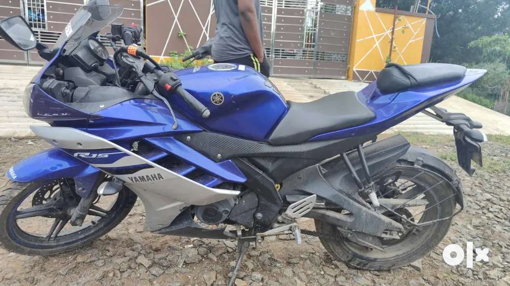 Good condition r15 v2 for sale single owner insurance live