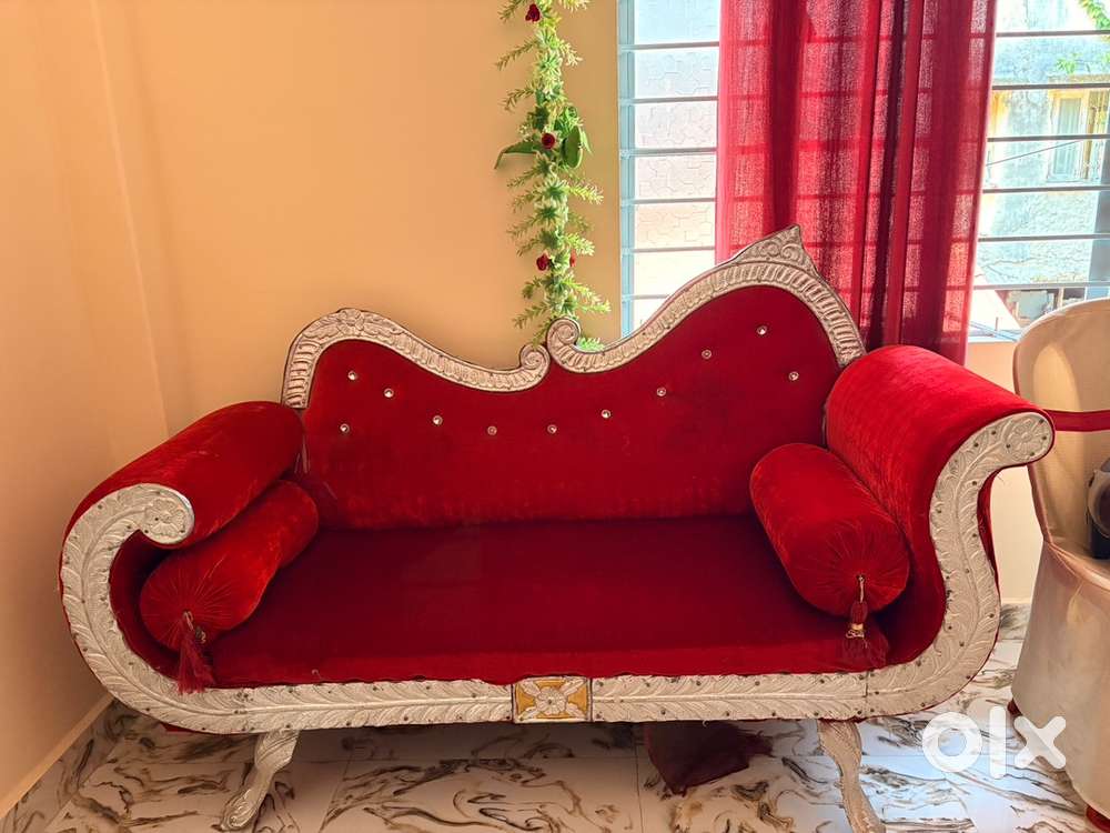 Wedding sofa for bride