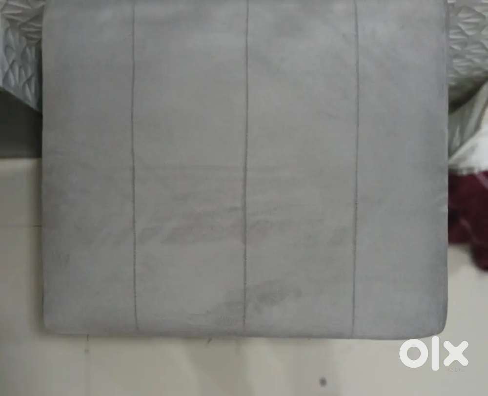 (2 pcs )Premuim sofa chair and table and it is New
