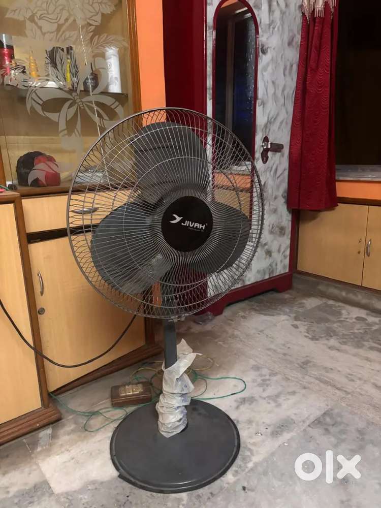 Large table fan