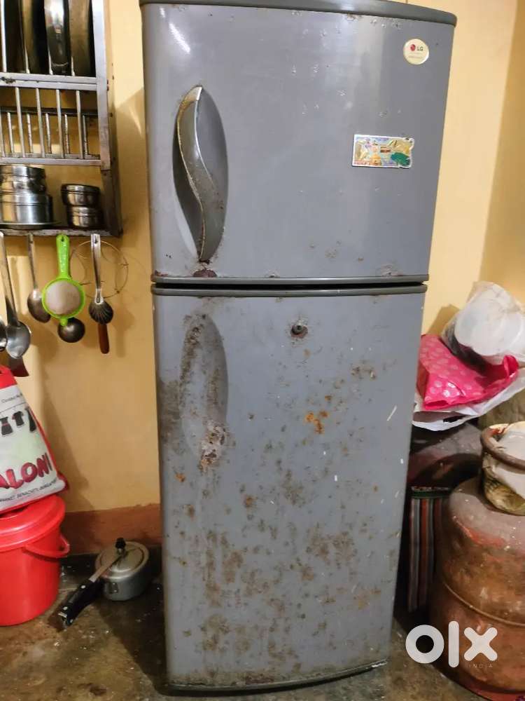 Selling a good condition fridge.