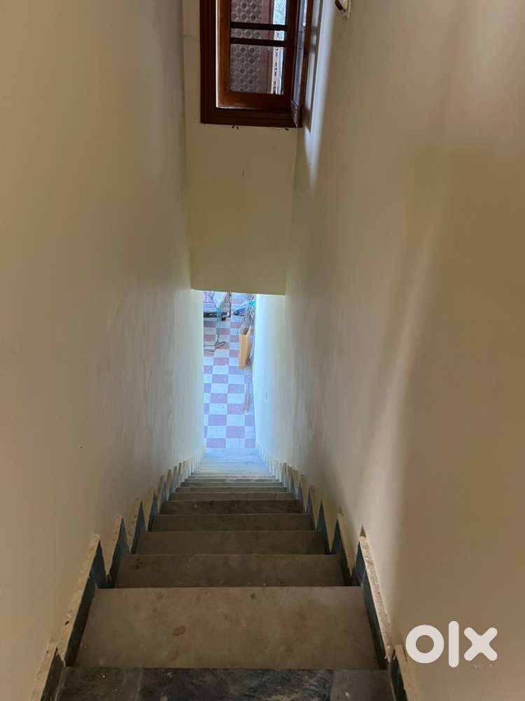 Studio apartment with 1 room, attached bathroom, kitchen and utility