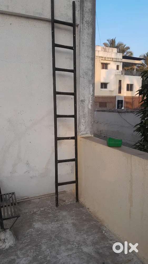 Metallic ladder