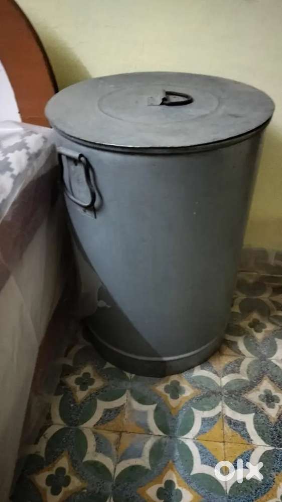 Storage iron container