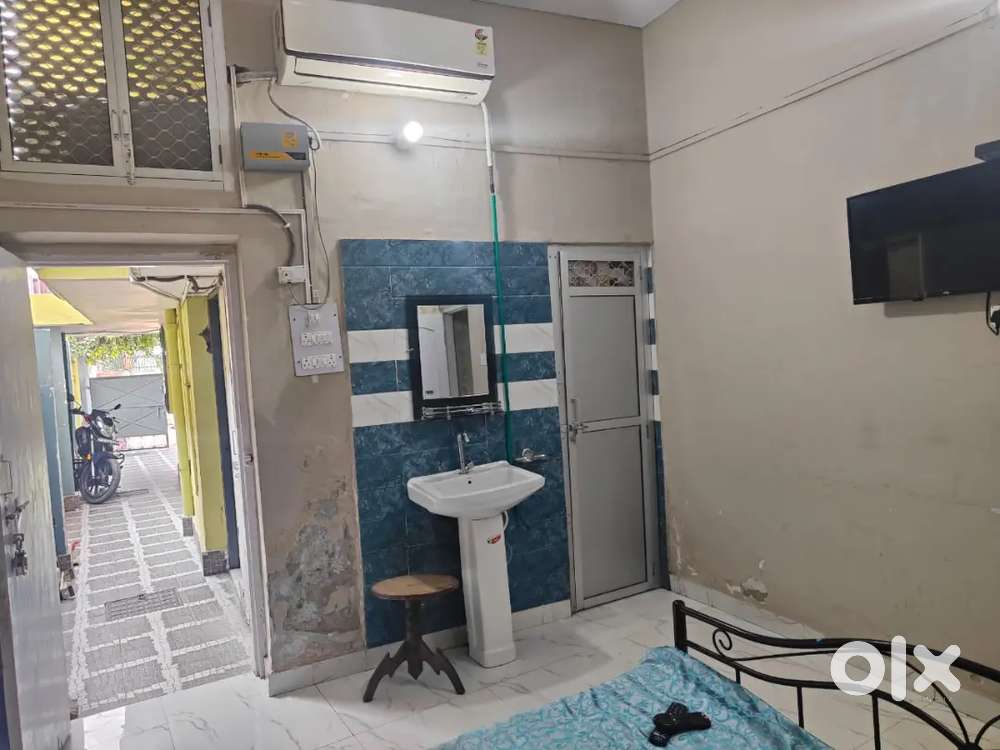 Independent 2 rooms set for working women