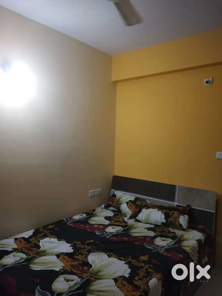 Yagnik Road 2bhk Furnished Flat Rent Par aapvano chhe