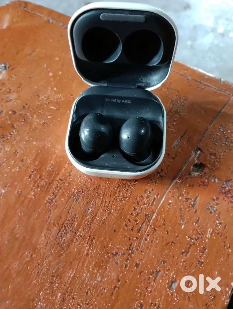 Samsung ear buds only in 5000