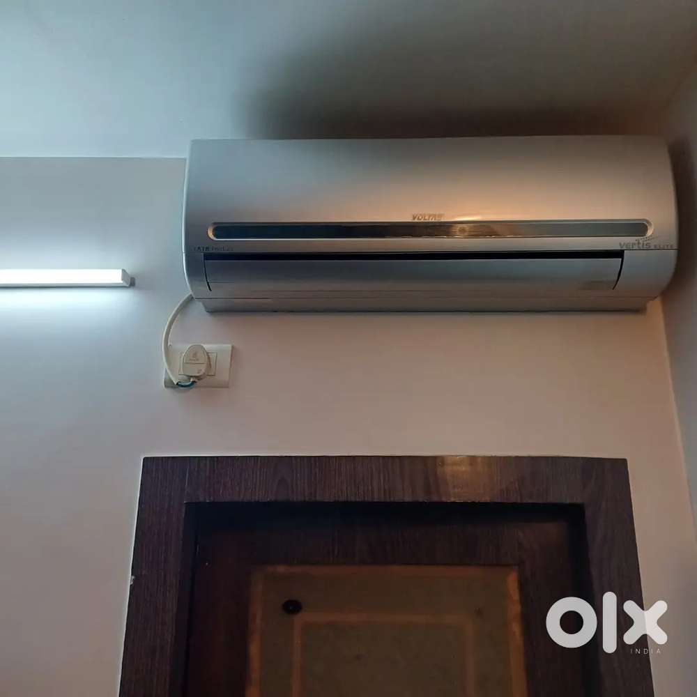 Excellent Voltas 1.5 ton split, 3 star, 2 air conditioners for sale