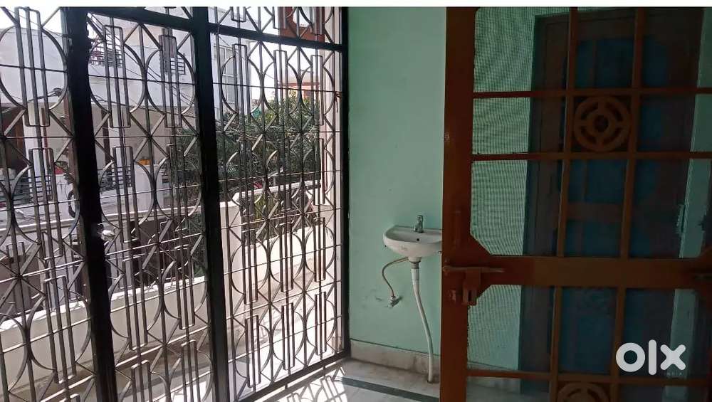 Floor available for rent 2bhk 1 bathrooms 250sqft