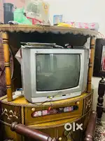 Good condition Colour TV nd wooden trolly