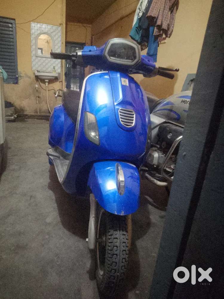 Lithium battery New Electric scooty for sale brand