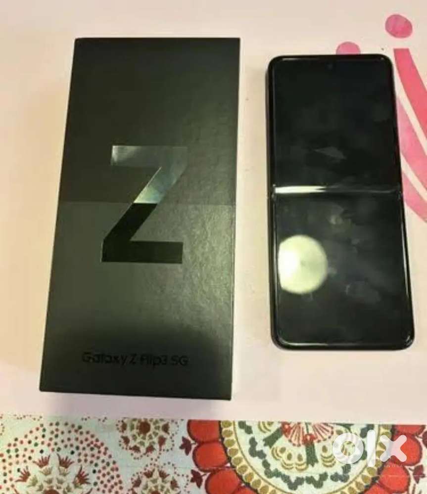 Samsung galaxy z flip 4 128gb black fully new