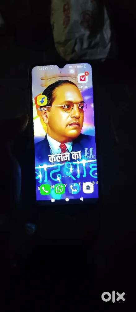 सात महिने पुराना मोबाईल है चार हजार पाचशे रुपये मे बेचना है