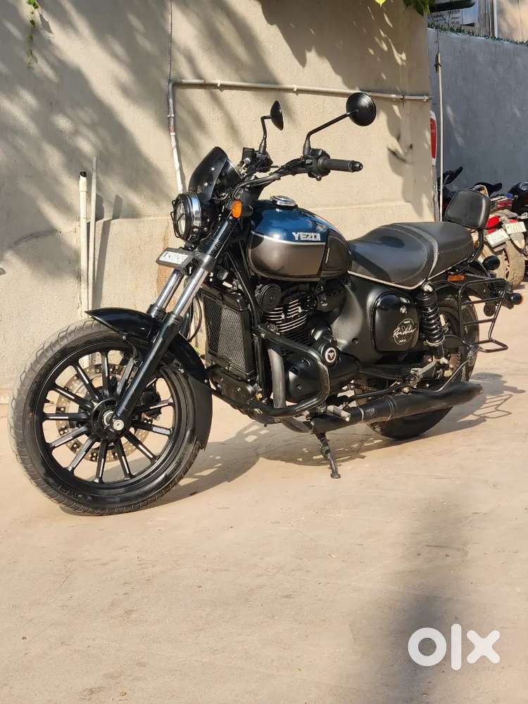 Yezdi Roadster(49999 ડાઉનપેમેનટ ભરીને બાકીની લોન થઈ જશે)