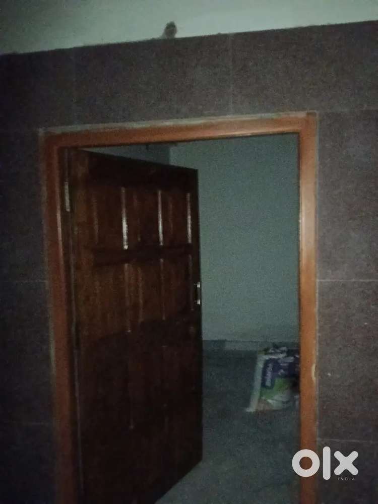 2 BHK for sale - 870sqft  4th floor  parking space  price negotiabl