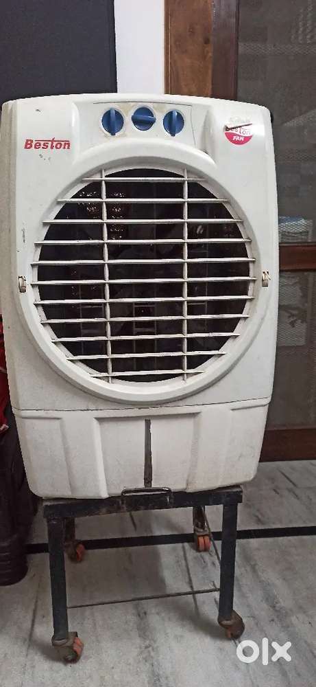 Plastic body Cooler in well condition