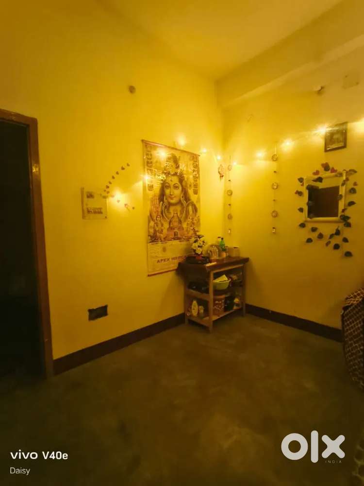 Female roommate required