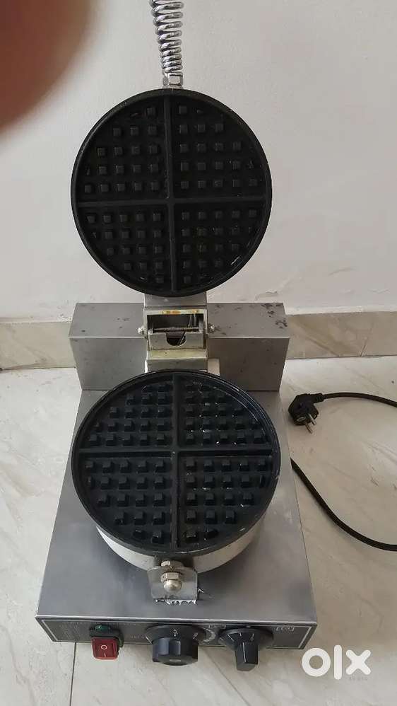 Round Waffle maker with temperature control
