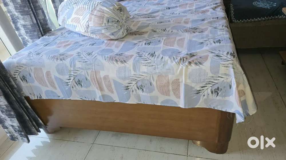 4×6 teak ply bed new condition (openable parts for shift another)
