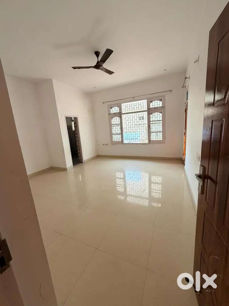2bhk for rent near Miran Sahib Market
