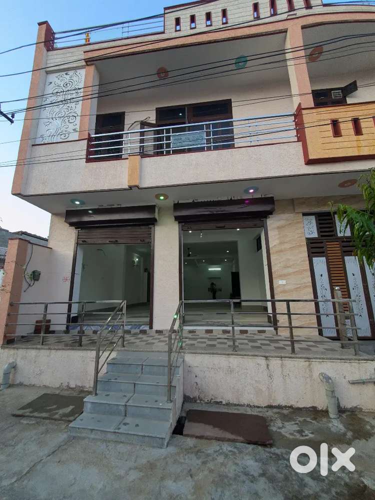 Good Location Showroom/Godam For Rent