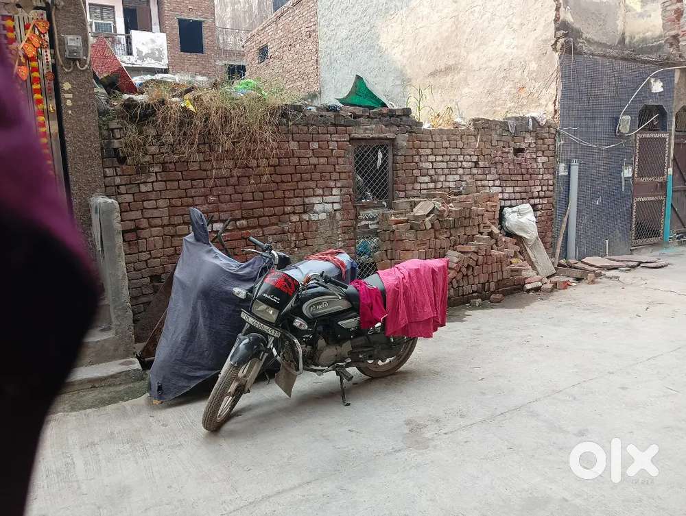 100 gaj ka plot for sale ke liya om Vihar phase 5 me 20 feet road pe