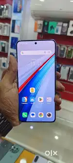IQOO 13 12/256GB LEGEND COLOUR FULL BOX AVAILABLE IN LOW PRICE