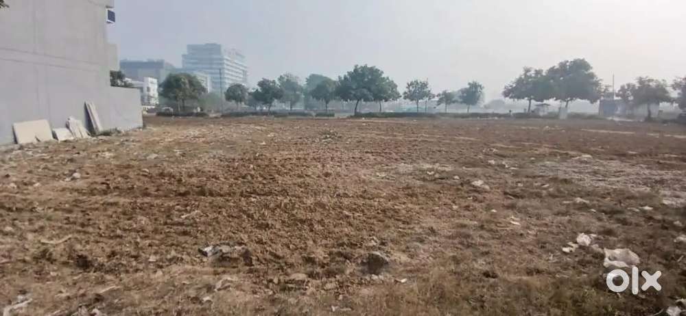 its location with connectivity to NH-48 and Dwarka Expressway.