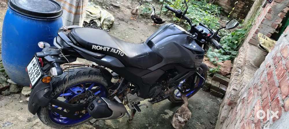 Very good condition brand new Yamaha FZS v 3 upper model