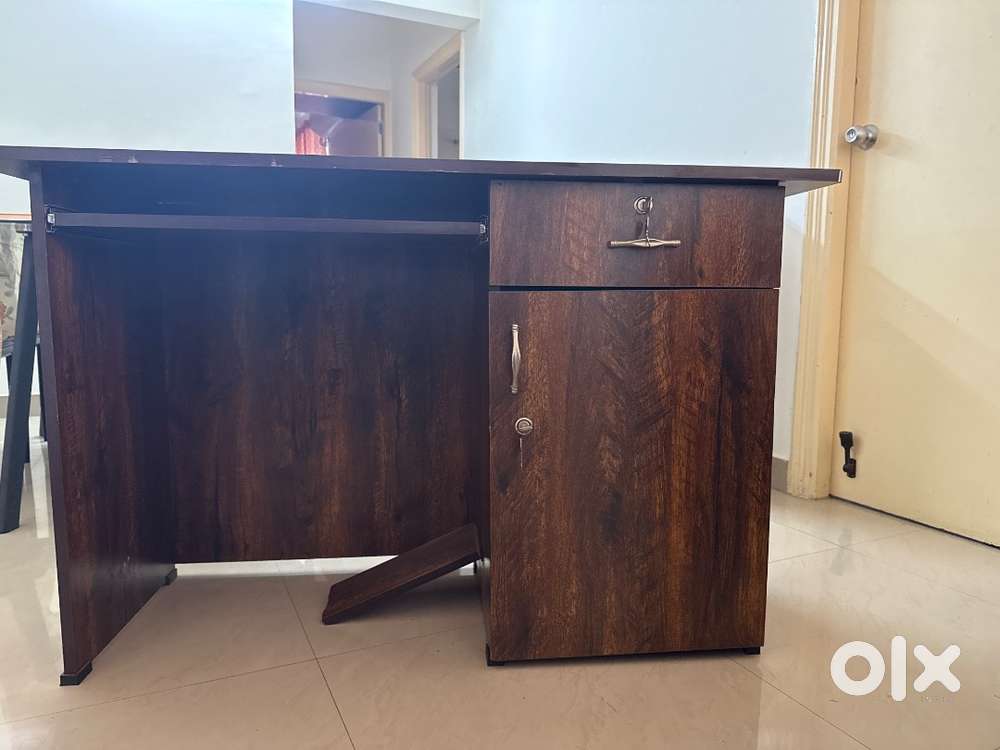 Computer table for sale