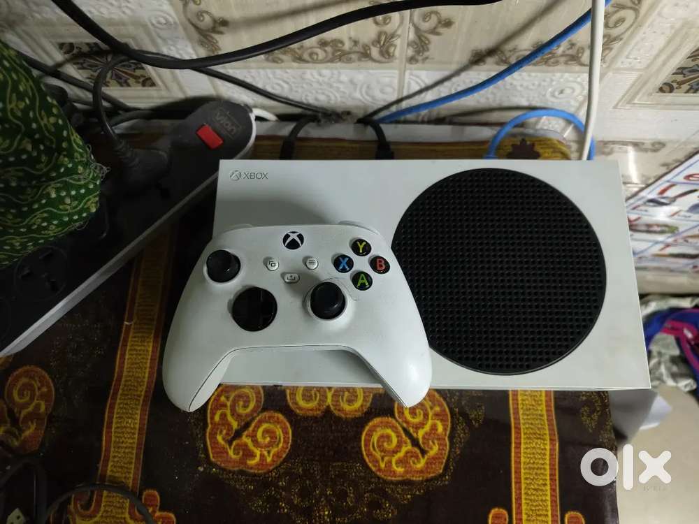 Xbox series s good condition.working smoothly